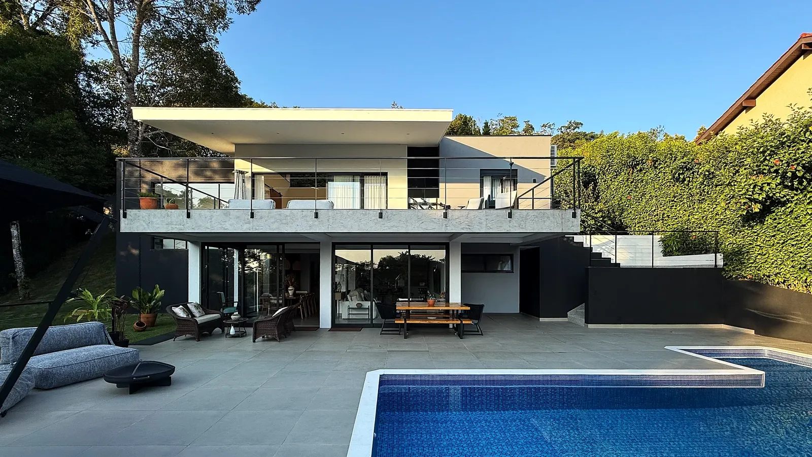 Residência pob — residência nova construída sobre base existente